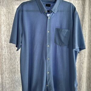 LIKE NEW MENS GREG NORMAN PERFORMANCE SHORT SLEEVE FULL BUTTON POLO